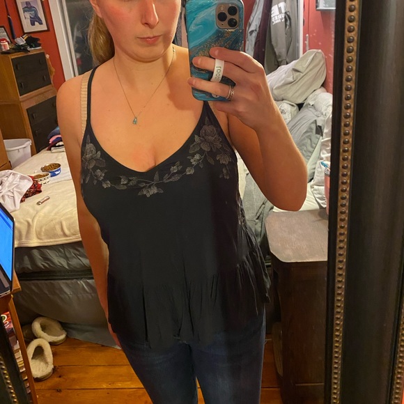 Grey American Eagle flowy tank top. Size large. Only worn once - Picture 6 of 6